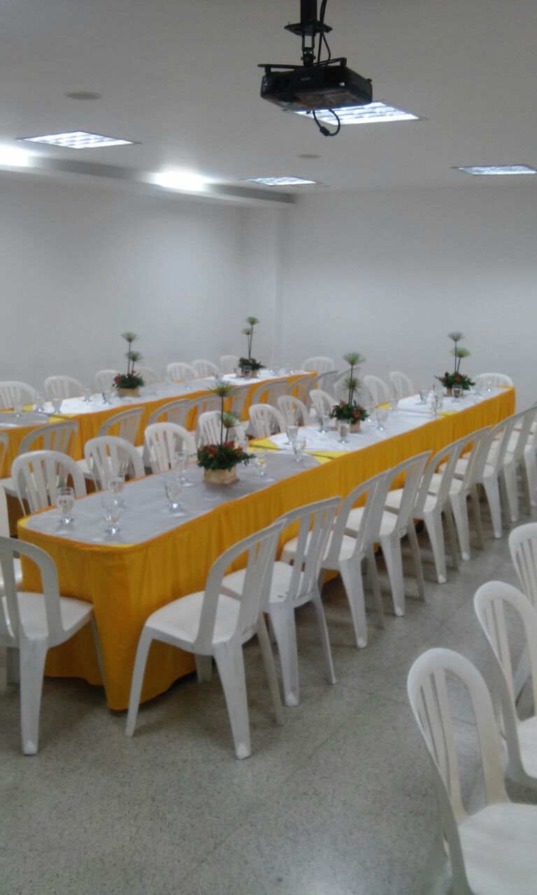 espacio Seguid así Muy enojado Alquiler de sillas en Medellin - Banquetes Consuelo C